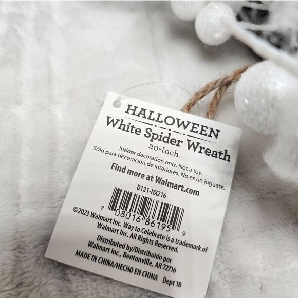 Nwt Halloween White Spiders & Web Wreath, 20" - Picture 2 of 6